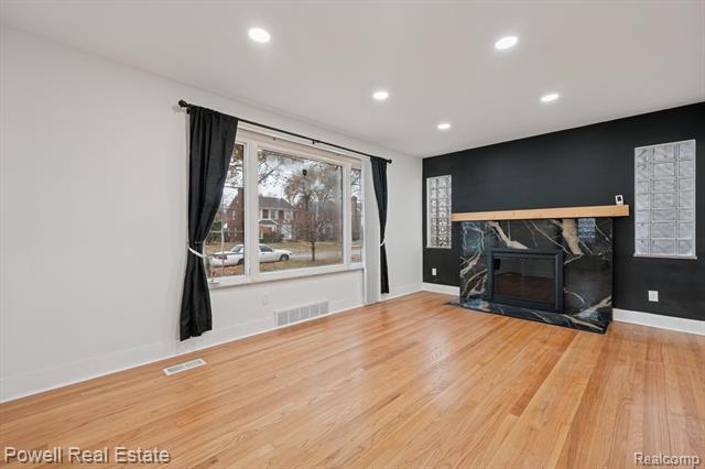 Builiding view seven for 16891 Avon, Detroit, MI. 48219