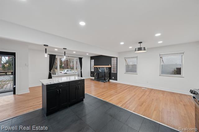 Builiding view seventeen for 16891 Avon, Detroit, MI. 48219