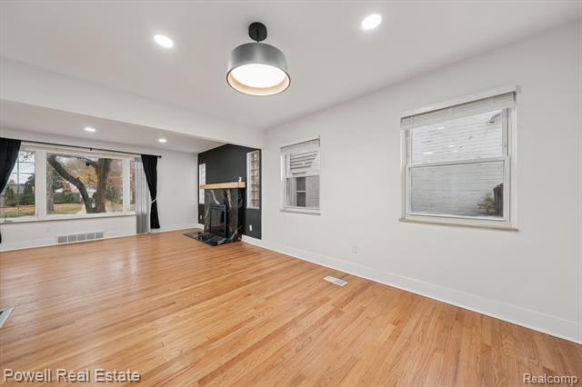 Builiding view thirteen for 16891 Avon, Detroit, MI. 48219