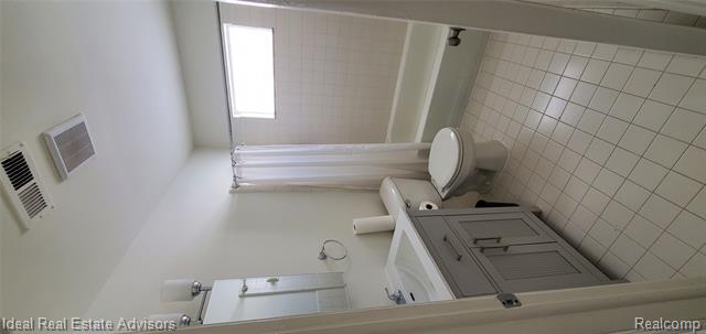 Builiding view eleven for 545 E Dallas, Madison Heights, MI. 48071