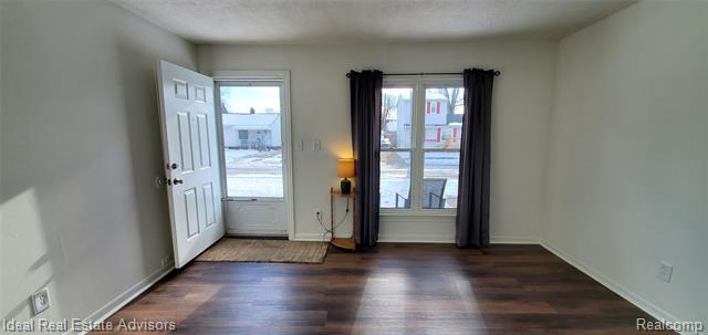 Builiding view five for 545 E Dallas, Madison Heights, MI. 48071