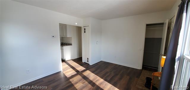 Builiding view four for 545 E Dallas, Madison Heights, MI. 48071