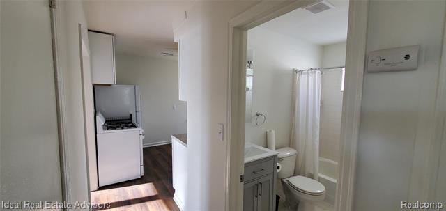 Builiding view fourteen for 545 E Dallas, Madison Heights, MI. 48071