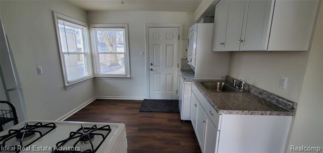 Builiding view six for 545 E Dallas, Madison Heights, MI. 48071