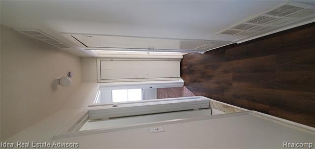 Builiding view ten for 545 E Dallas, Madison Heights, MI. 48071