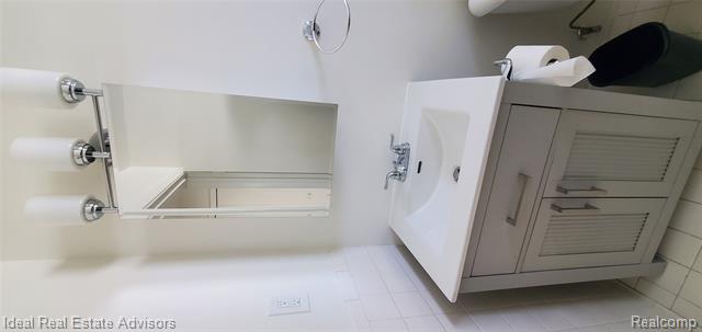 Builiding view thirteen for 545 E Dallas, Madison Heights, MI. 48071