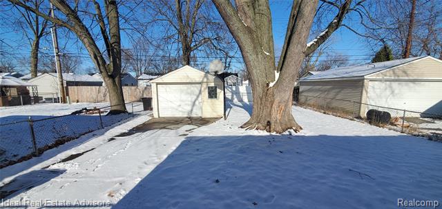 Builiding view twenty three for 545 E Dallas, Madison Heights, MI. 48071