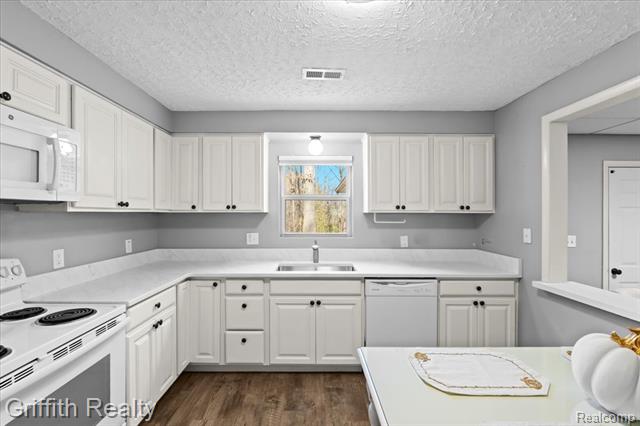 Builiding view eight for 1111 Old Us Highway 23, Brighton, MI. 48114