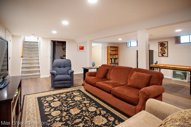 Builiding view thirty eight for 14271 Lincoln, Oak Park, MI. 48237