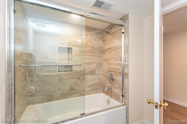 Builiding view thirty five for 14271 Lincoln, Oak Park, MI. 48237