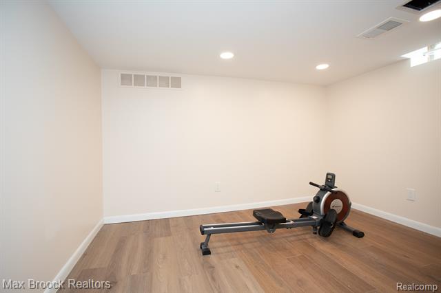 Builiding view thirty seven for 14271 Lincoln, Oak Park, MI. 48237