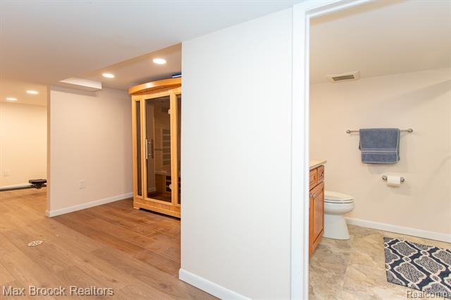 Builiding view thirty three for 14271 Lincoln, Oak Park, MI. 48237