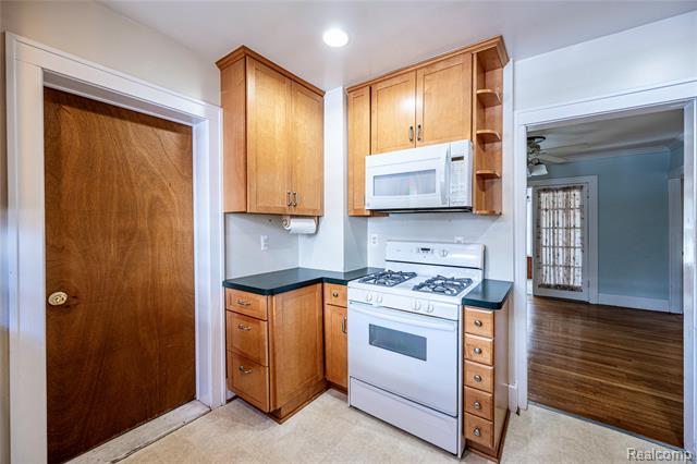 Builiding view three for 1037 Longfellow, Royal Oak, MI. 48067
