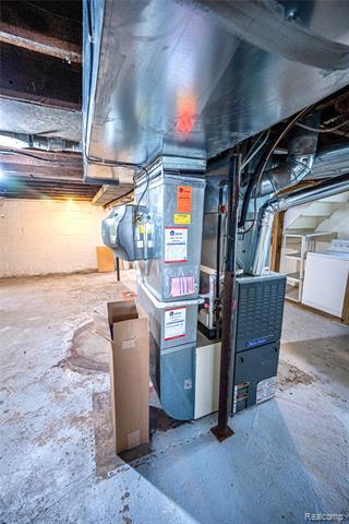 Builiding view twenty two for 1037 Longfellow, Royal Oak, MI. 48067