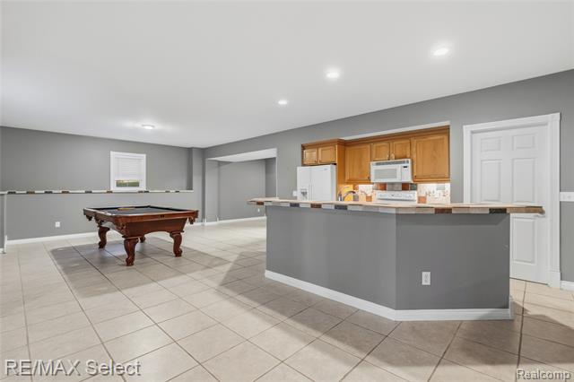 Builiding view forty nine for 13275 Harborview, Linden, MI. 48451