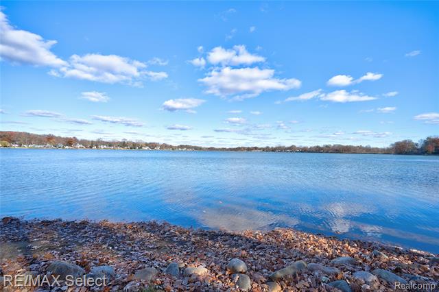 Builiding view seven for 13275 Harborview, Linden, MI. 48451