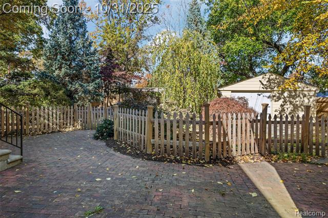 Builiding view thirty one for 338 W Harrison, Royal Oak, MI. 48067