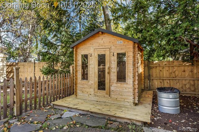 Builiding view thirty three for 338 W Harrison, Royal Oak, MI. 48067