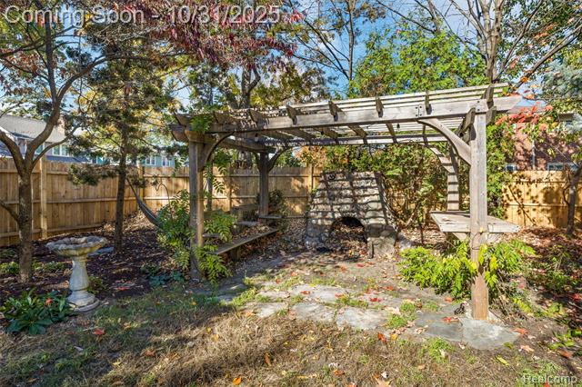 Builiding view thirty two for 338 W Harrison, Royal Oak, MI. 48067