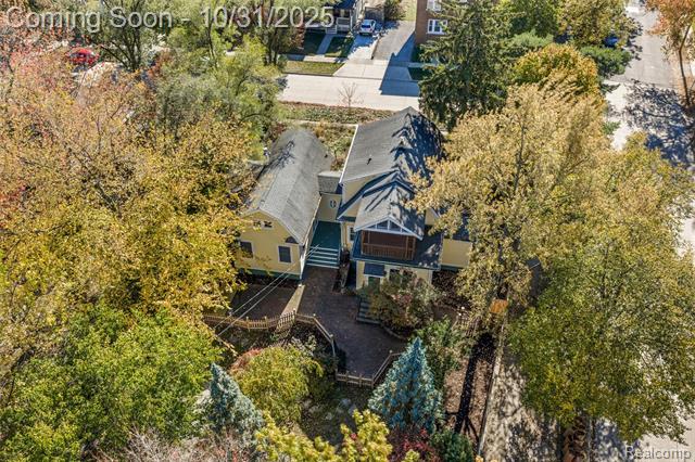 Builiding view thirty for 338 W Harrison, Royal Oak, MI. 48067