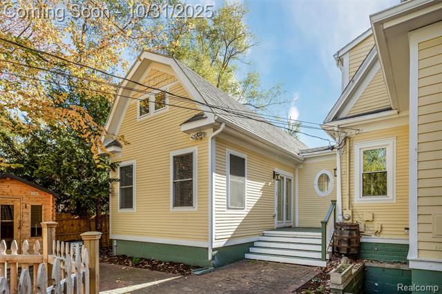 Builiding view twenty seven for 338 W Harrison, Royal Oak, MI. 48067