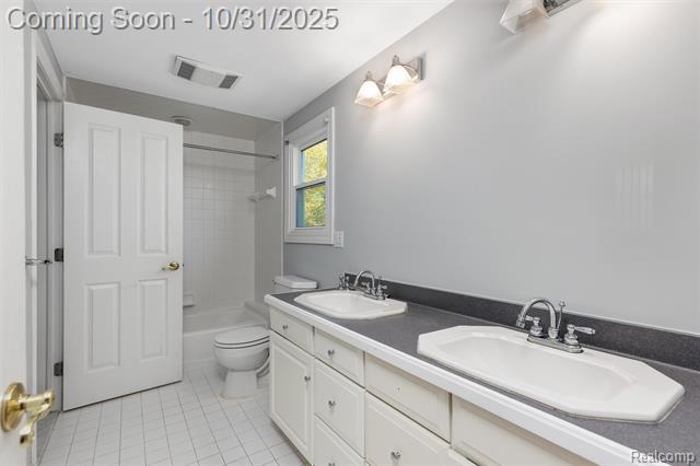 Builiding view twenty three for 338 W Harrison, Royal Oak, MI. 48067