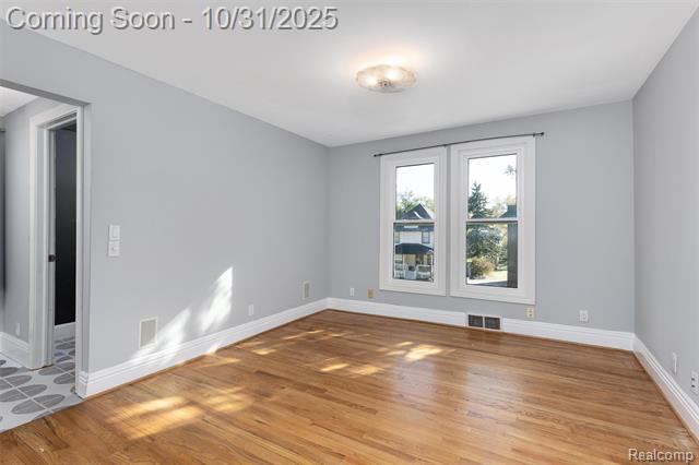 Builiding view twenty for 338 W Harrison, Royal Oak, MI. 48067