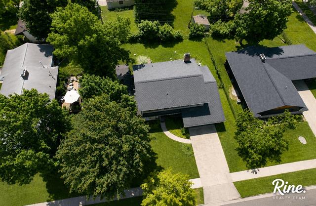 Builiding view ten for 2709 Belaire, Lansing, MI. 48911