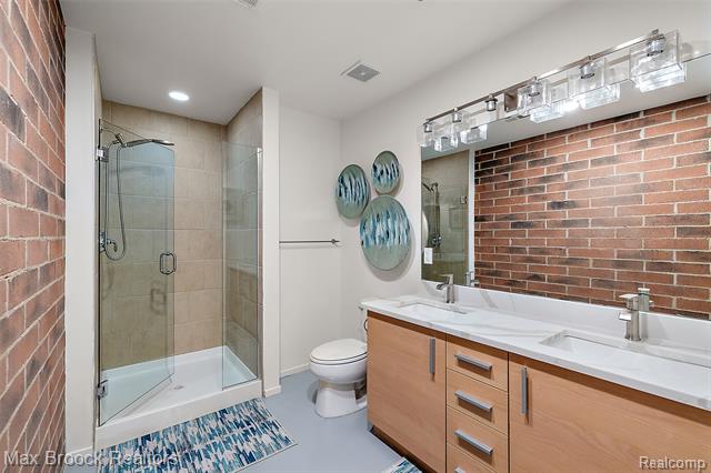 Builiding view nineteen for 333 E Parent, Royal Oak, MI. 48067