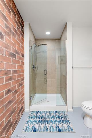Builiding view twenty for 333 E Parent, Royal Oak, MI. 48067