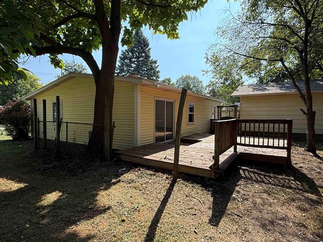 Builiding view eight for 5006 Delbrook, Lansing, MI. 48910