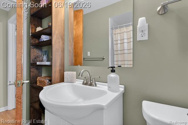 Builiding view thirteen for 2432 Dallas, Royal Oak, MI. 48067