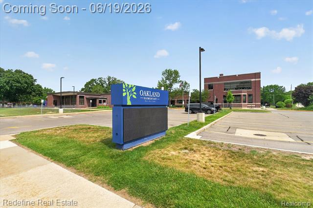 Builiding view twenty seven for 2432 Dallas, Royal Oak, MI. 48067