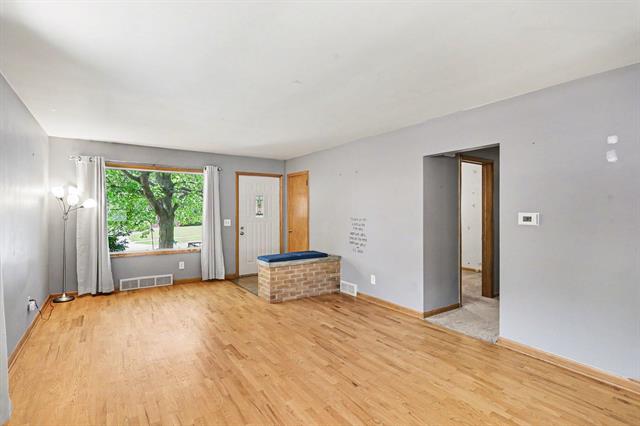 Builiding view nineteen for 2117 Edwin, Lansing, MI. 48911