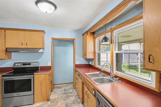Builiding view twenty two for 2117 Edwin, Lansing, MI. 48911