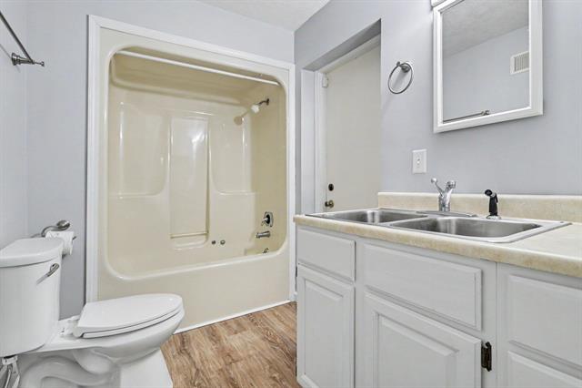 Builiding view twenty for 2985 Kirby, Battle Creek, MI. 49017