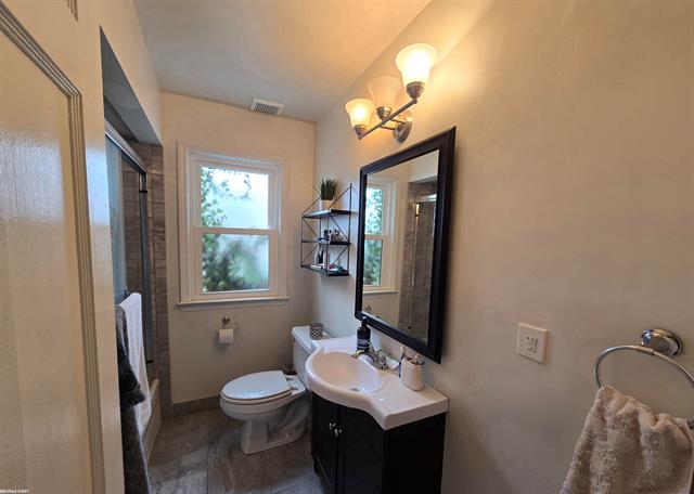 Builiding view eight for 14041 Vernon, Oak Park, MI. 48237