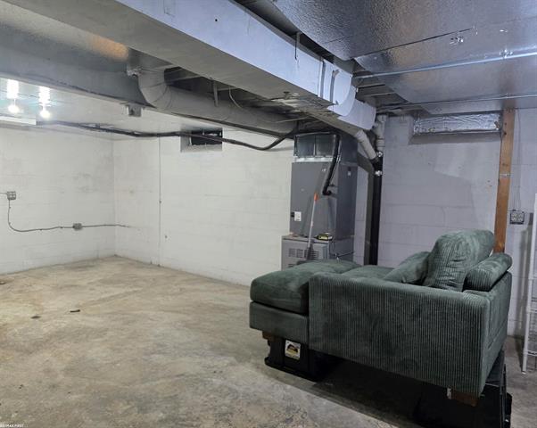 Builiding view fifteen for 14041 Vernon, Oak Park, MI. 48237