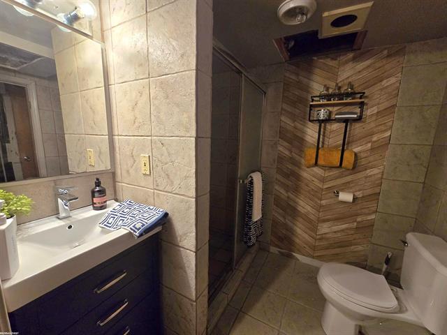 Builiding view sixteen for 14041 Vernon, Oak Park, MI. 48237