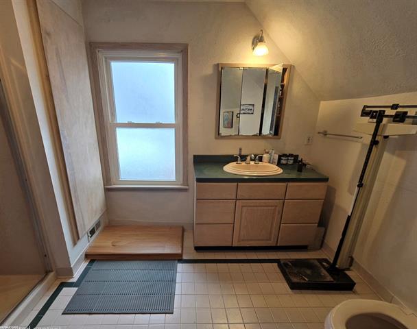 Builiding view thirteen for 14041 Vernon, Oak Park, MI. 48237