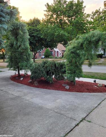 Builiding view twenty three for 14041 Vernon, Oak Park, MI. 48237