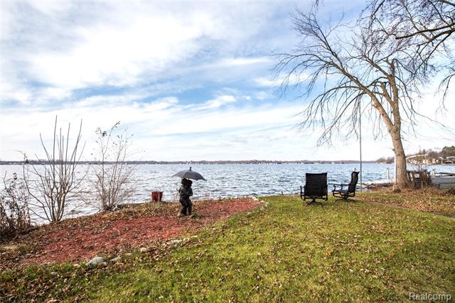 Builiding view fourteen for 9109 Mcgregor, Pinckney, MI. 48169