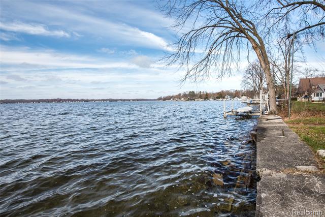 Builiding view one for 9109 Mcgregor, Pinckney, MI. 48169