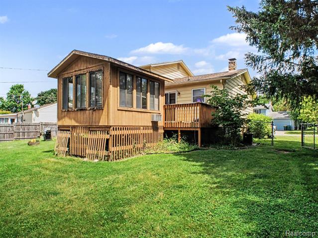 Builiding view fifteen for 428 Carrie Drive, Flushing, MI. 48433