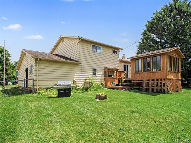 Builiding view fourteen for 428 Carrie Drive, Flushing, MI. 48433