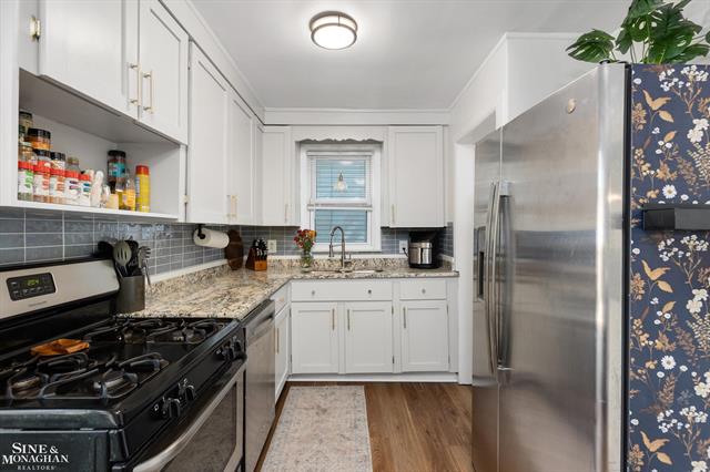 Builiding view ten for 2011 Dallas, Royal Oak, MI. 48067