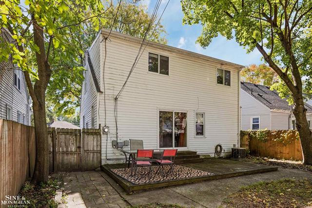 Builiding view twenty four for 2011 Dallas, Royal Oak, MI. 48067