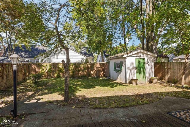 Builiding view twenty three for 2011 Dallas, Royal Oak, MI. 48067