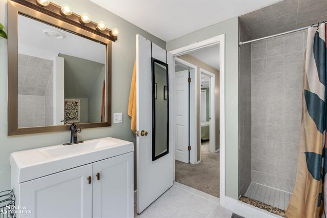 Builiding view twenty for 2011 Dallas, Royal Oak, MI. 48067