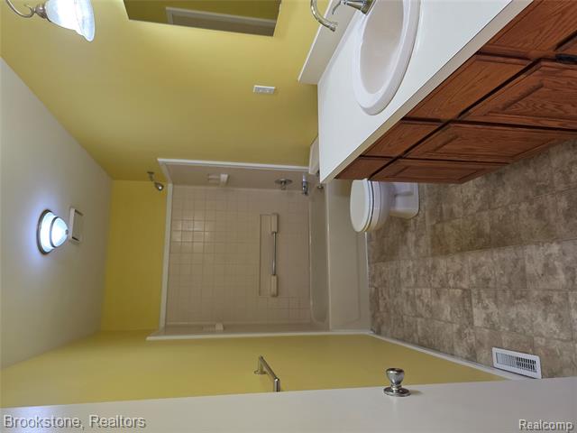 Builiding view nine for 436 Gary Ray, Davison, MI. 48423